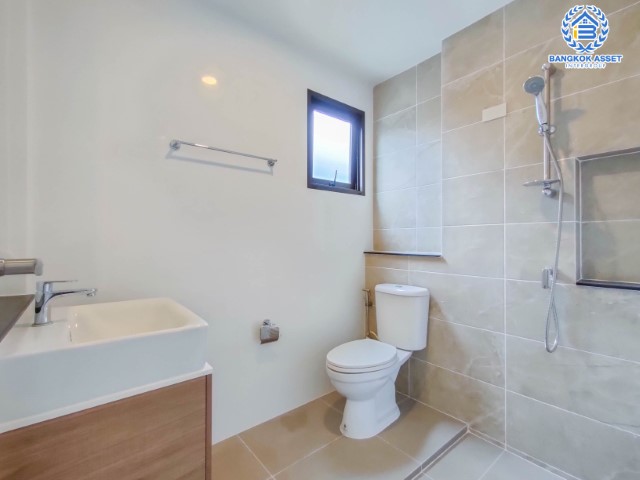 *****บ้านเดี่ยวมือสองย่านกรุงเทพฯ ม.เดอะซิตี้ พระราม2-พุทธบูชา เนื้อที่กว้าง 59.40 ตร.ว. ฟังก์ชัน 4 ห้องนอน 5 ห้องน้ำ ที่จอดรถ 3 คัน บ้านเดี่ยวหลังใหญ่ สวยหรูดูมีระดับ สภาพเหมือนใหม่พร้อมเข้าอยู่ ทำเลเดินทางสะดวก เชื่อมต่อถนนพระะราม2  ใกล้จุดขึ้นทางด่วน "วงแหวนรอบนอกกรุงเทพฯ ฝั่งใต้"